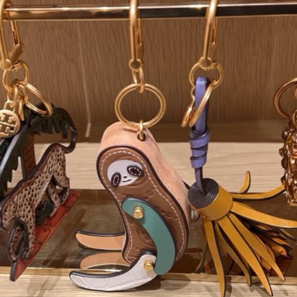 NWT TORY BURCH
Origami Sloth Key Ring In Moose